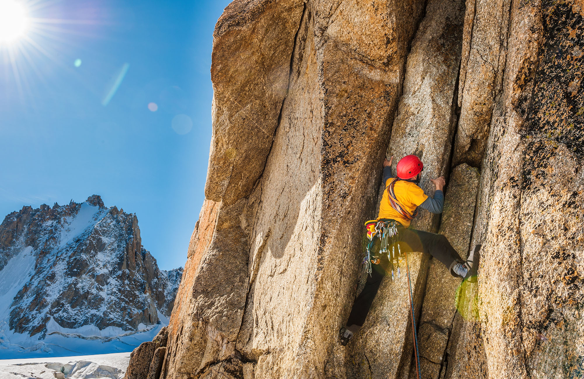 Climber перевод. Скалолазание в горах. Подъем в гору. Альпинисты на горе лето. Скалолаз стоковые.